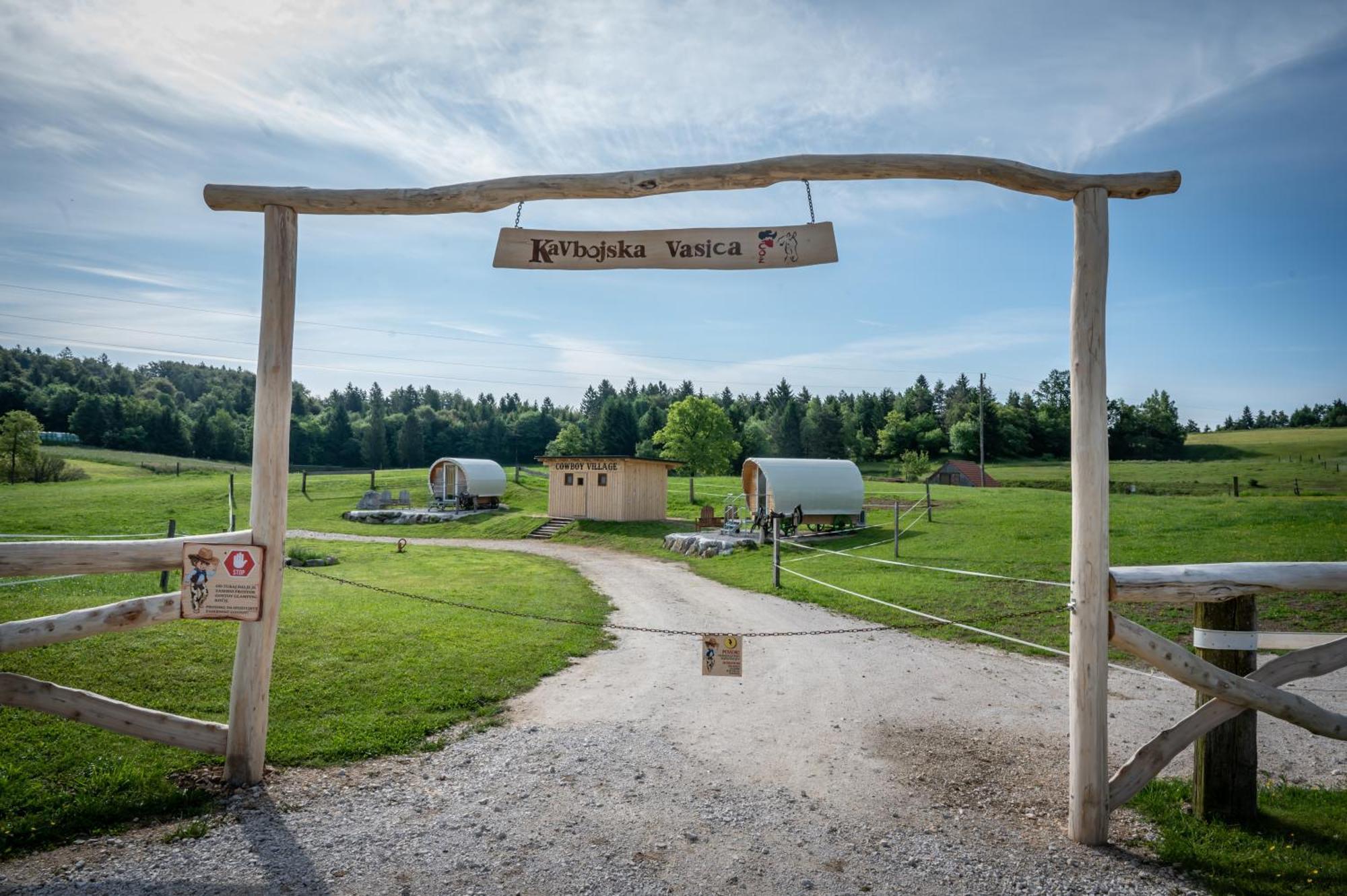 Cowboy'S Land Hotel Visnja Gora Luaran gambar