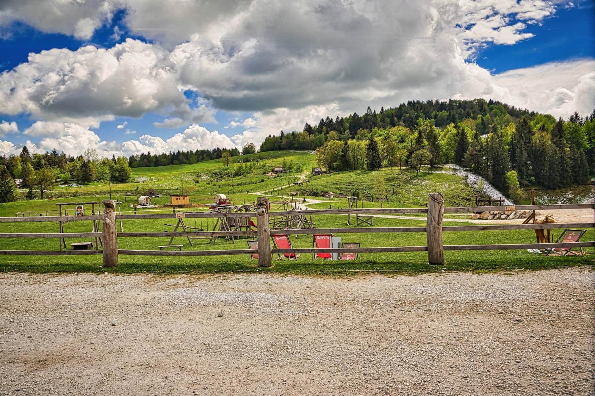 Cowboy'S Land Hotel Visnja Gora Luaran gambar