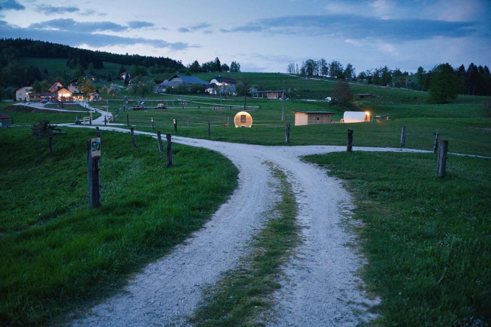 Cowboy'S Land Hotel Visnja Gora Luaran gambar